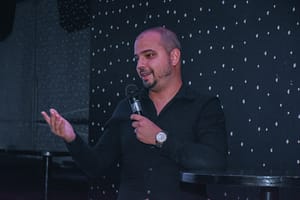 Мартин Желязков говори пред аудиторията на Sofia Marketing Meetups